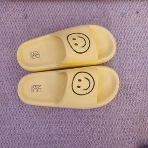 Yellow cloud slip on sandles